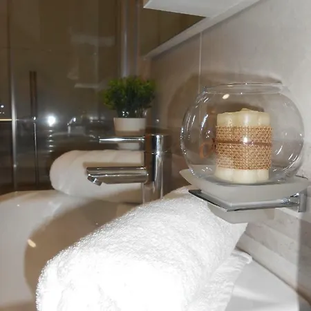 Apartamento Lux Opera 1 *